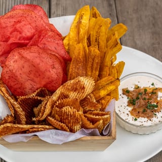 et al Chips & Caramelized Onion Dip